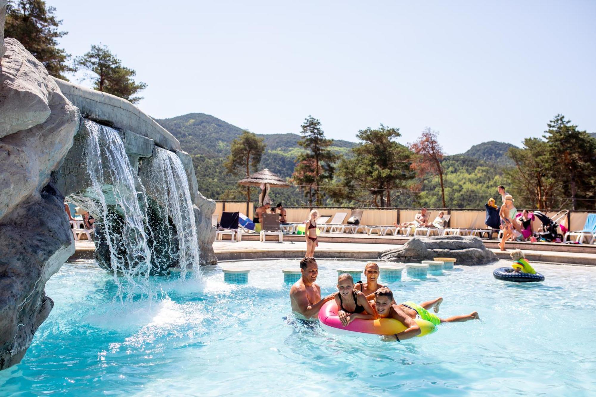 Camping Rcn Les Collines De กาสเตลลาน ภายนอก รูปภาพ